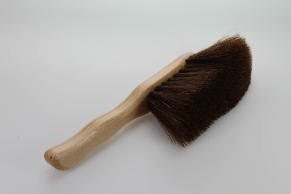 Handfeger S-Form / Rosshaar braun